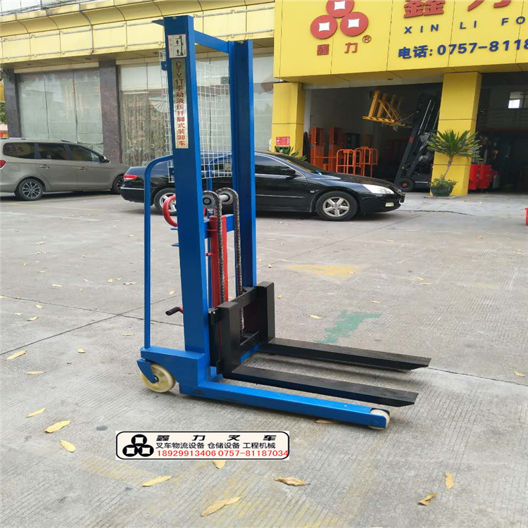 手動(dòng)液壓堆高車 升降叉車升降裝卸車