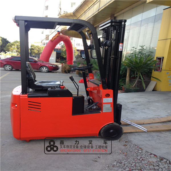 環(huán)保型全電動(dòng)中叉叉車(chē)   座駕式三支點(diǎn)平衡重式叉車(chē)