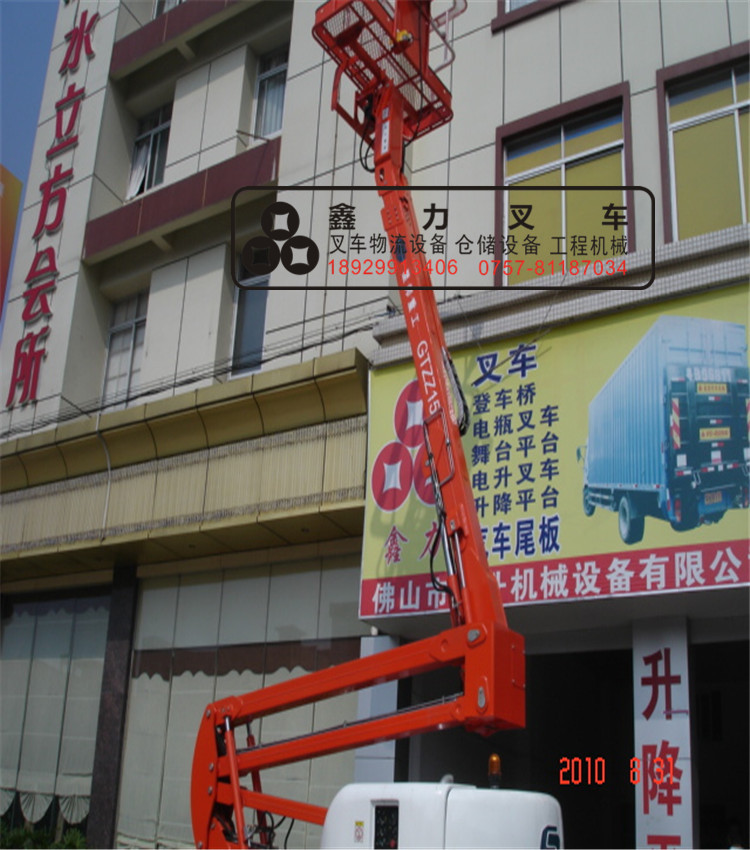 大型廣告招牌裝飾升降平臺(tái)—— 自行曲臂式高空作業(yè)平臺(tái)