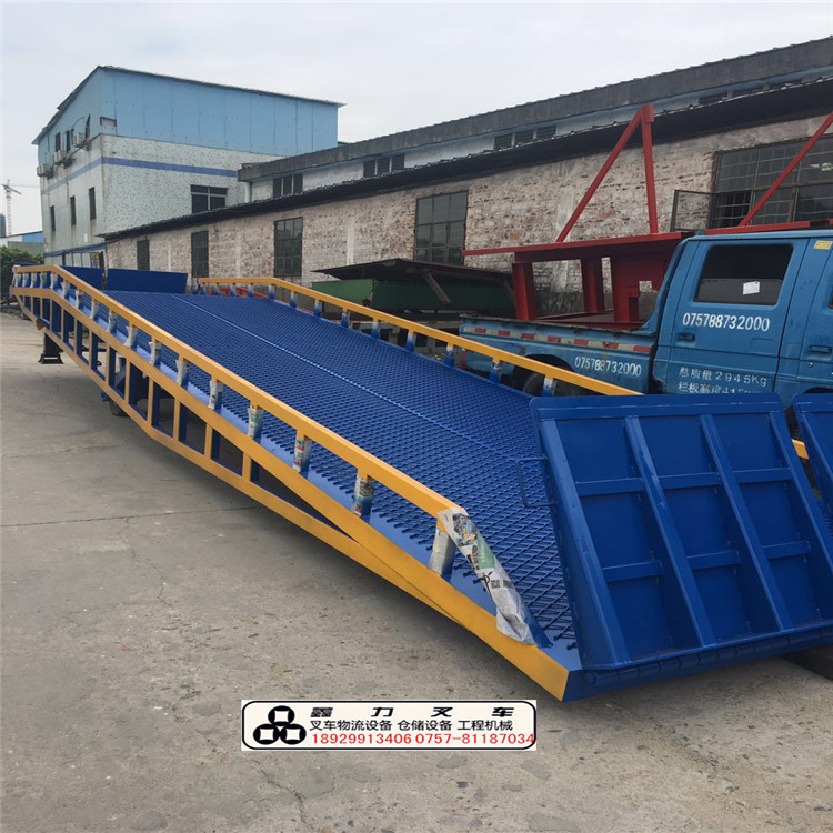 超低價出租移動式登車橋升降平臺出租裝貨平臺