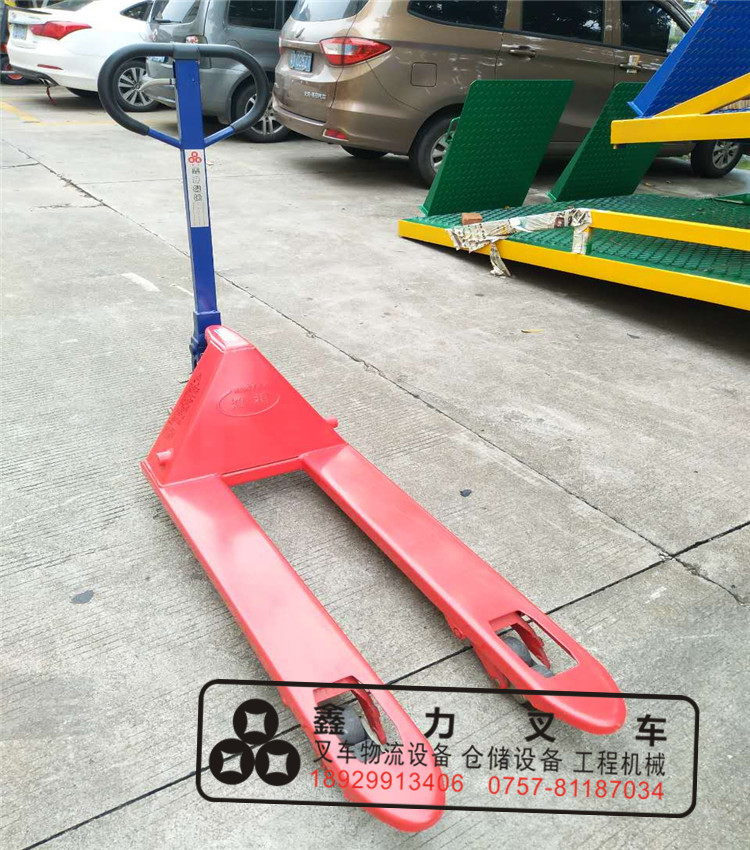 叉車手動液壓搬運(yùn)車地牛手推拖車升降托盤車堆高裝卸車2.5噸