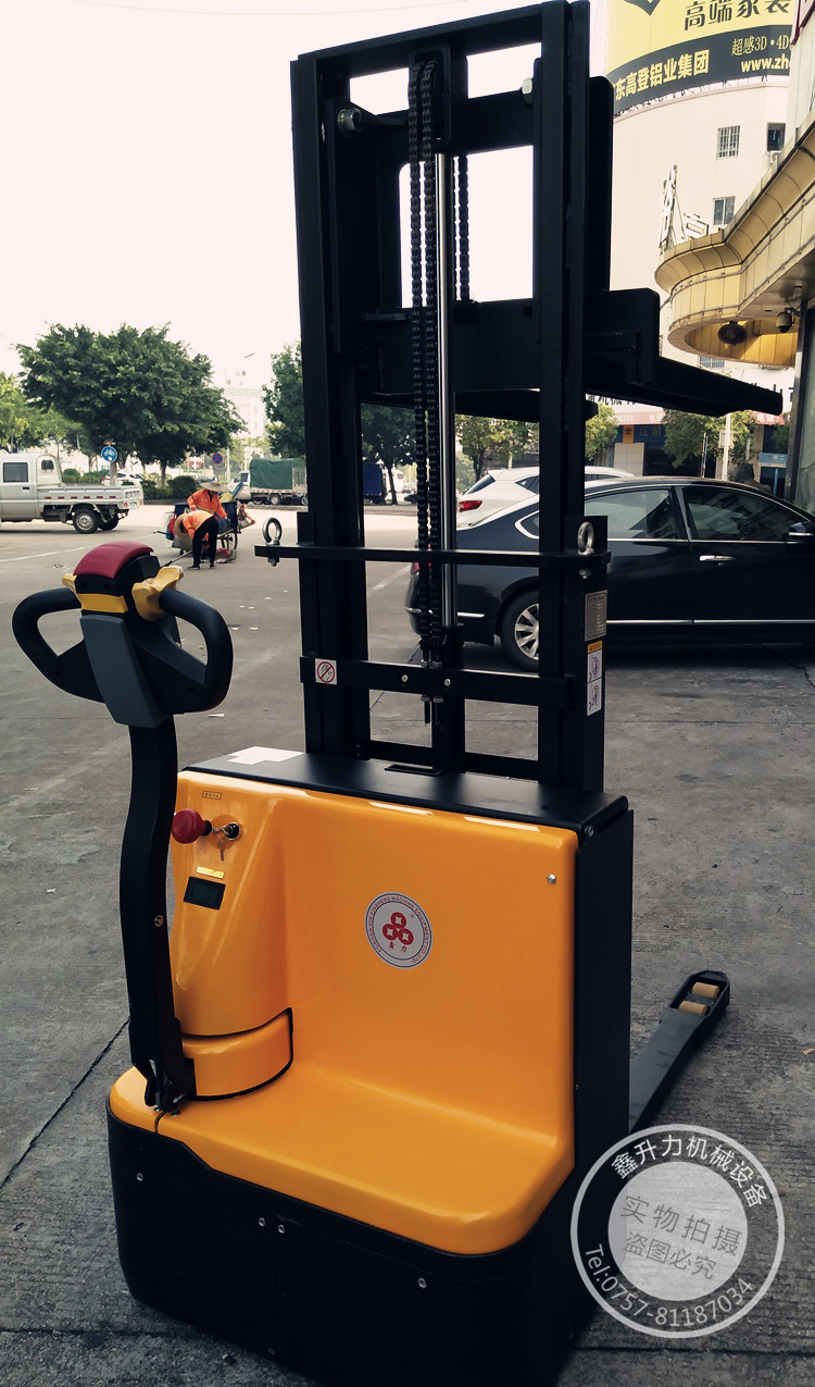 載重1/2噸半電動(dòng)液壓堆高叉車/升高車/裝卸車堆高機(jī)/電瓶升降叉車