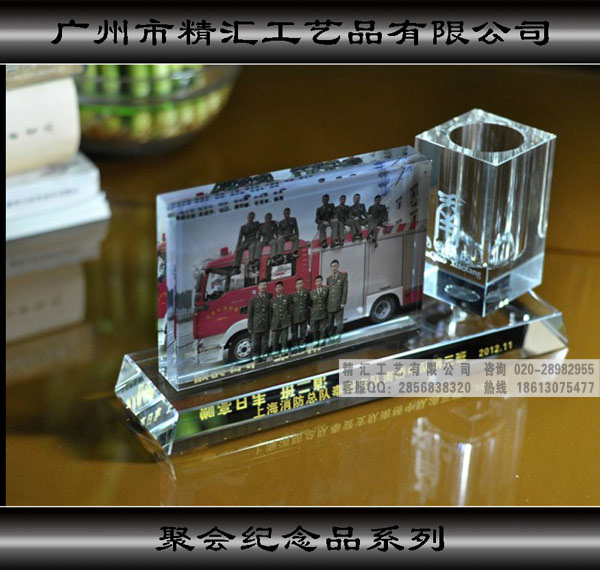 威海同學(xué)聚會紀(jì)念品，同學(xué)周年聚會紀(jì)念冊，老同學(xué)會水晶留念品制作
