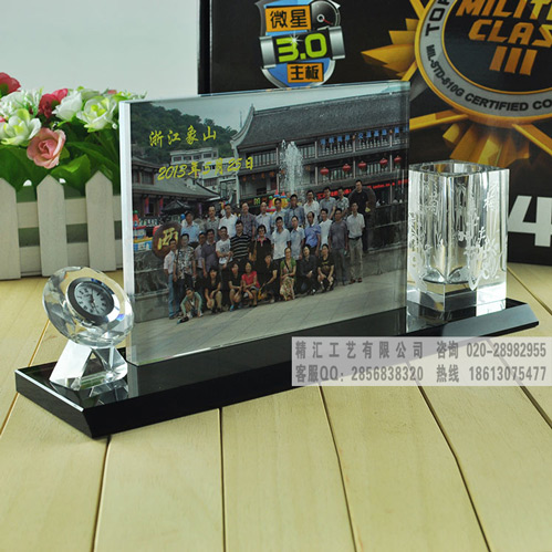 陽江高中同學(xué)聚會紀(jì)念品，同學(xué)周年聚會紀(jì)念品什么好，水晶紀(jì)念冊制作