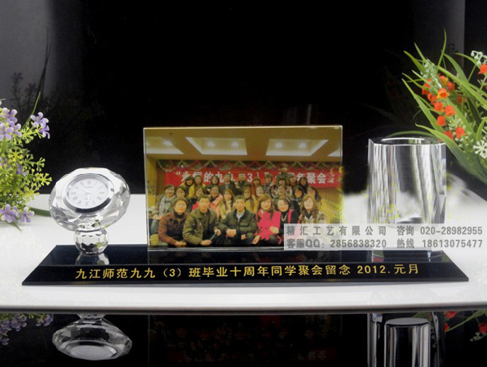 高中同學(xué)三十周年聚會紀(jì)念品，水晶紀(jì)念冊制作廠家，同學(xué)聯(lián)誼留念品
