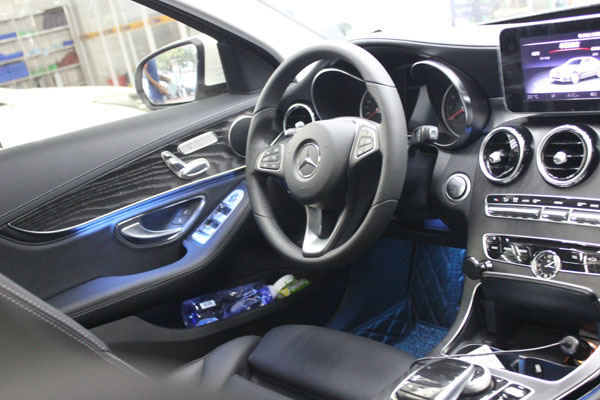 奔馳c200l有氛圍燈嗎？奔馳c200原廠氛圍燈顏色有多少種？深圳