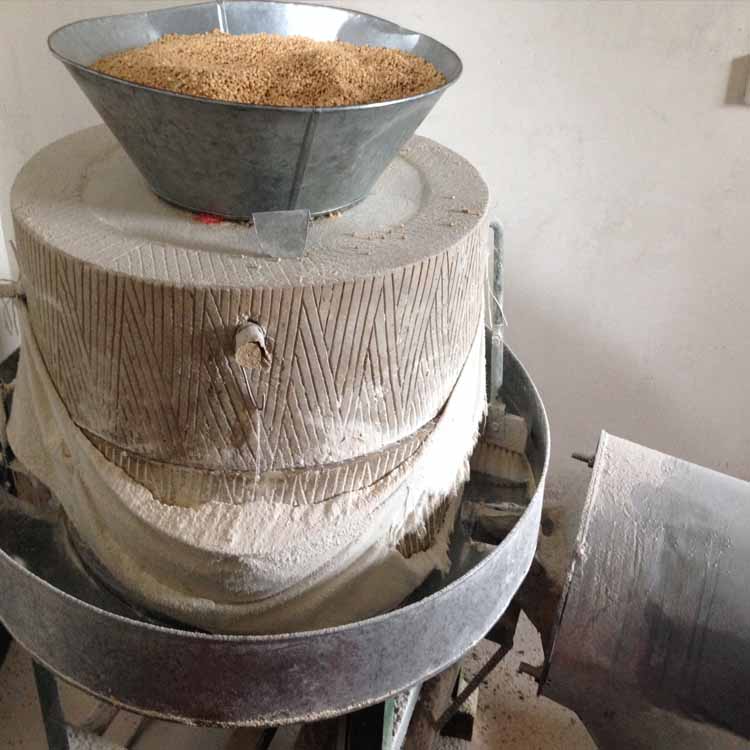 香油、芝麻醬石磨機谷子去皮機型號及價格