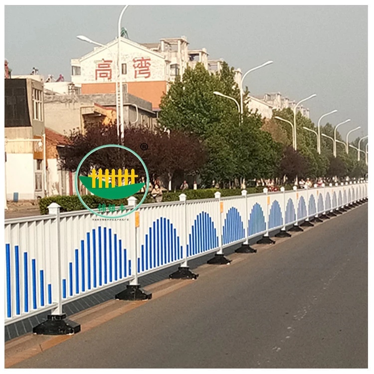 河南新鄉(xiāng)熱鍍鋅道路護(hù)欄廠(chǎng)家 市政交通護(hù)欄安全護(hù)欄 公路護(hù)欄道路護(hù)欄道路隔離護(hù)欄