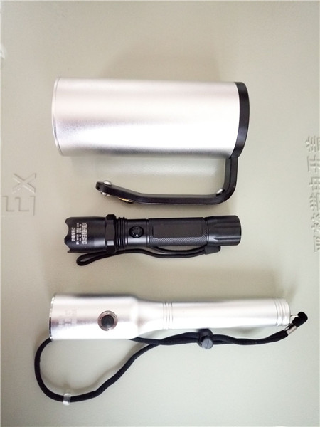 xlm5502多功能能手提式強(qiáng)光巡檢燈，防爆手電筒，防爆探照燈
