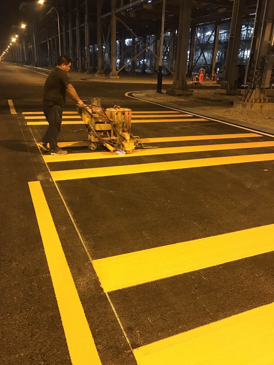 惠州水泥道路施工劃線 深圳機場停車場劃線 專用車位劃線漆