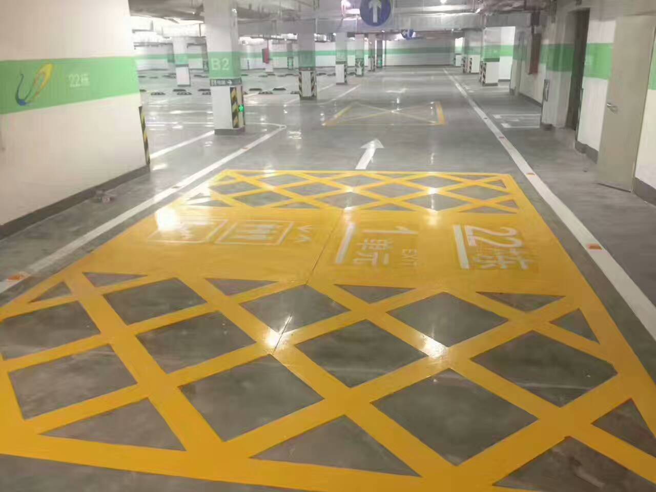 深圳劃線廠家 深圳道路專業(yè)施工劃線施工隊 車位劃線