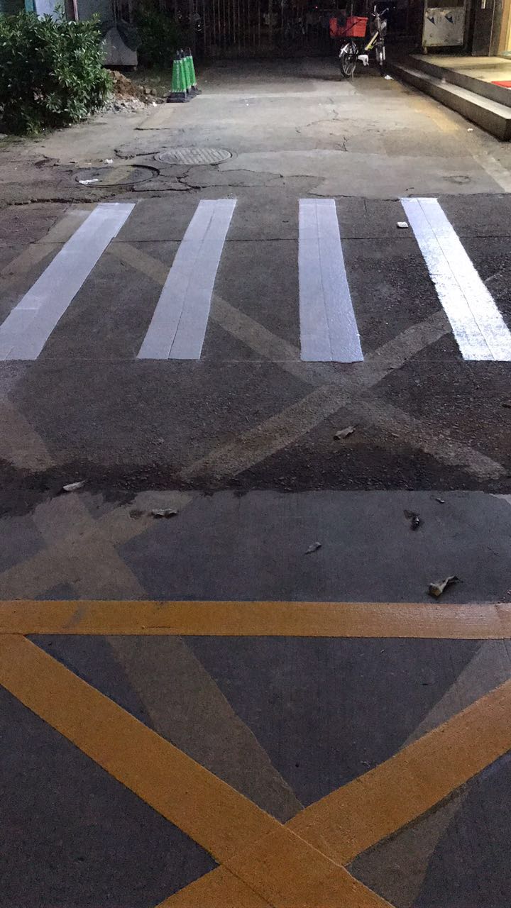 找交通設(shè)施公司/找停車場(chǎng)劃線熱熔十年的施工經(jīng)驗(yàn)