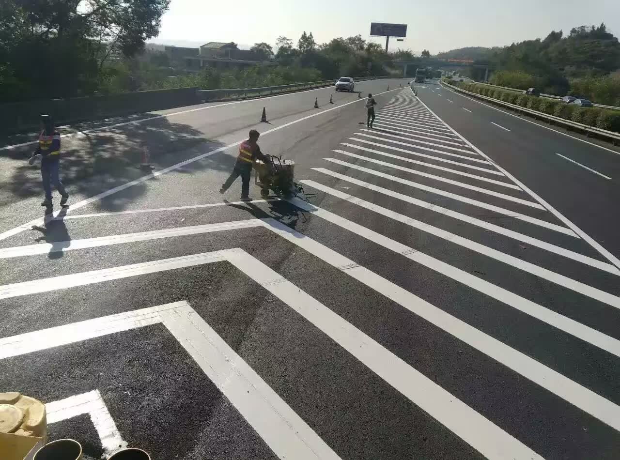 惠州停車(chē)場(chǎng)劃線(xiàn) 東莞停車(chē)位劃線(xiàn)價(jià)格 承接機(jī)場(chǎng)車(chē)位畫(huà)線(xiàn)亞興