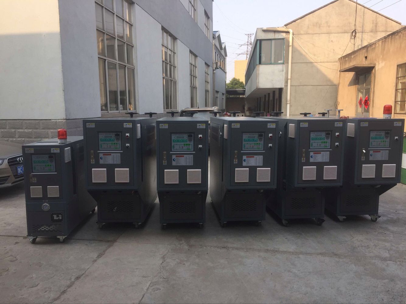 鎮(zhèn)江碳纖維熱壓機(jī)壓板加熱模溫機(jī)油加熱器