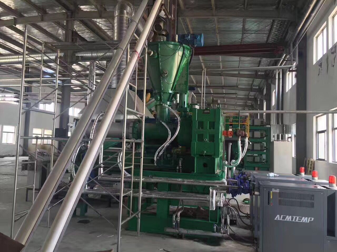 阜陽碳纖維熱壓機(jī)壓板加熱模溫機(jī)油加熱器