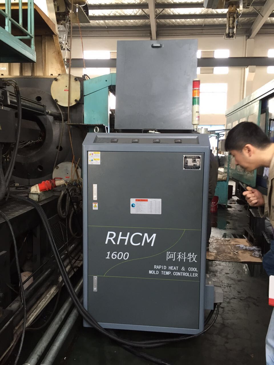 宜昌碳纖維熱壓機壓板加熱模溫機油加熱器