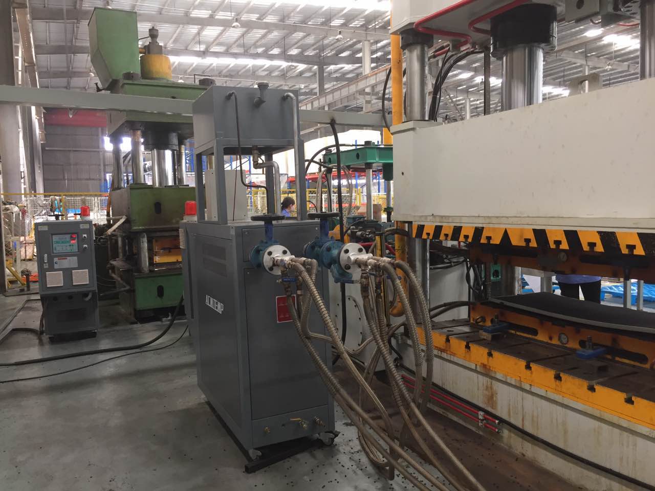 湛江平板硫化機(jī)油加熱器硫化機(jī)加溫油鍋爐廠家
