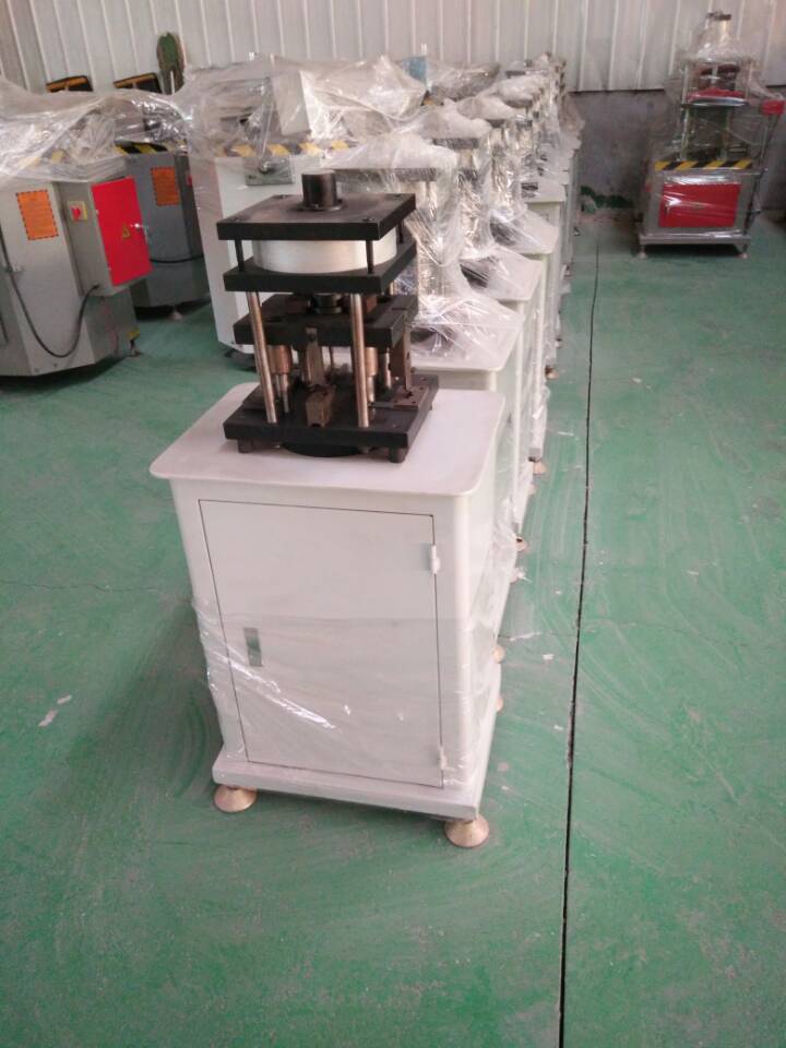 斷橋鋁設(shè)備鋁型材五金件壓力機(jī)沖床（氣動(dòng)）