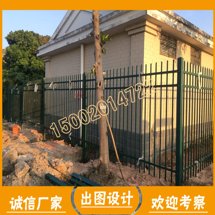 熱鍍鋅烤漆柵欄現(xiàn)貨 汕尾攪拌站隔離欄桿 三橫桿鐵藝護欄可定制