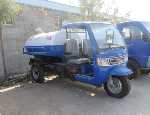 廠家直銷農(nóng)用三輪吸糞車小型吸糞車