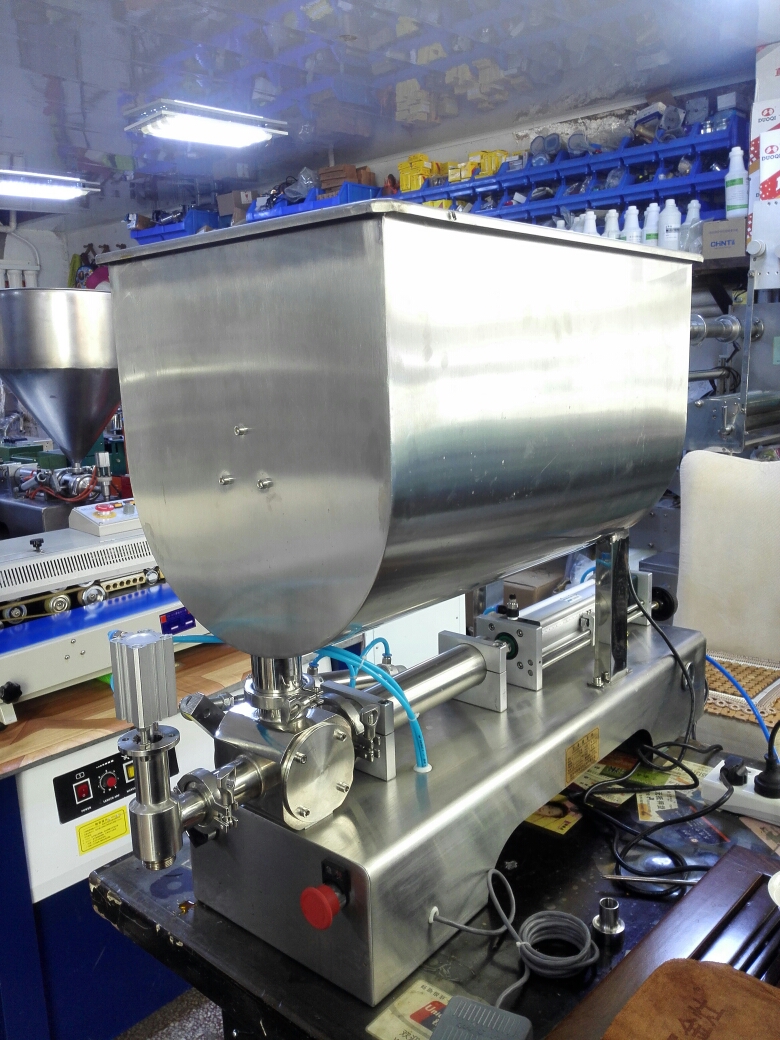 濟(jì)南臥式膏體芝麻醬灌裝機(jī)，章丘火鍋蘸料定量灌裝機(jī)