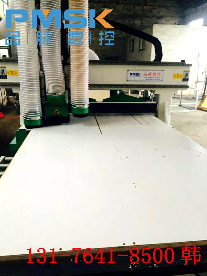 板式家具數(shù)控下料機(jī)多少錢(qián)一臺(tái) 哪家做的好