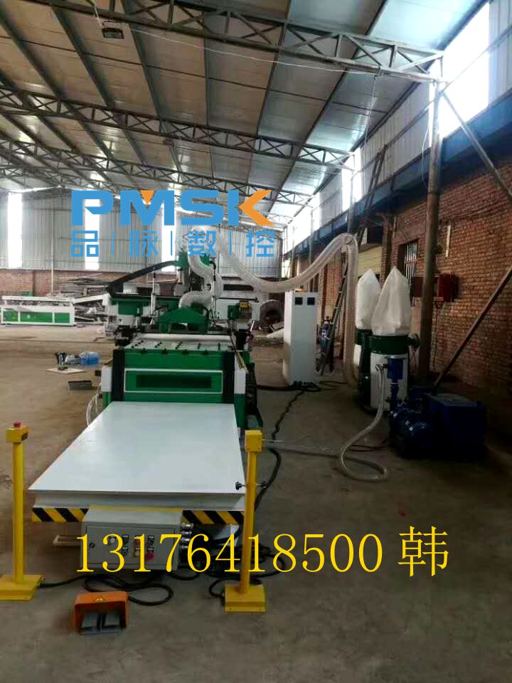 切割多層實木板數(shù)控開料機多少錢一臺