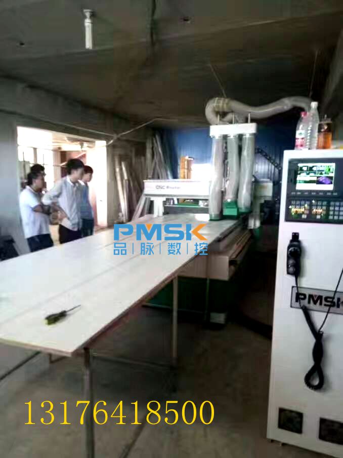 現(xiàn)在為什么都會選擇定制家具  數(shù)控開料機多少錢一臺