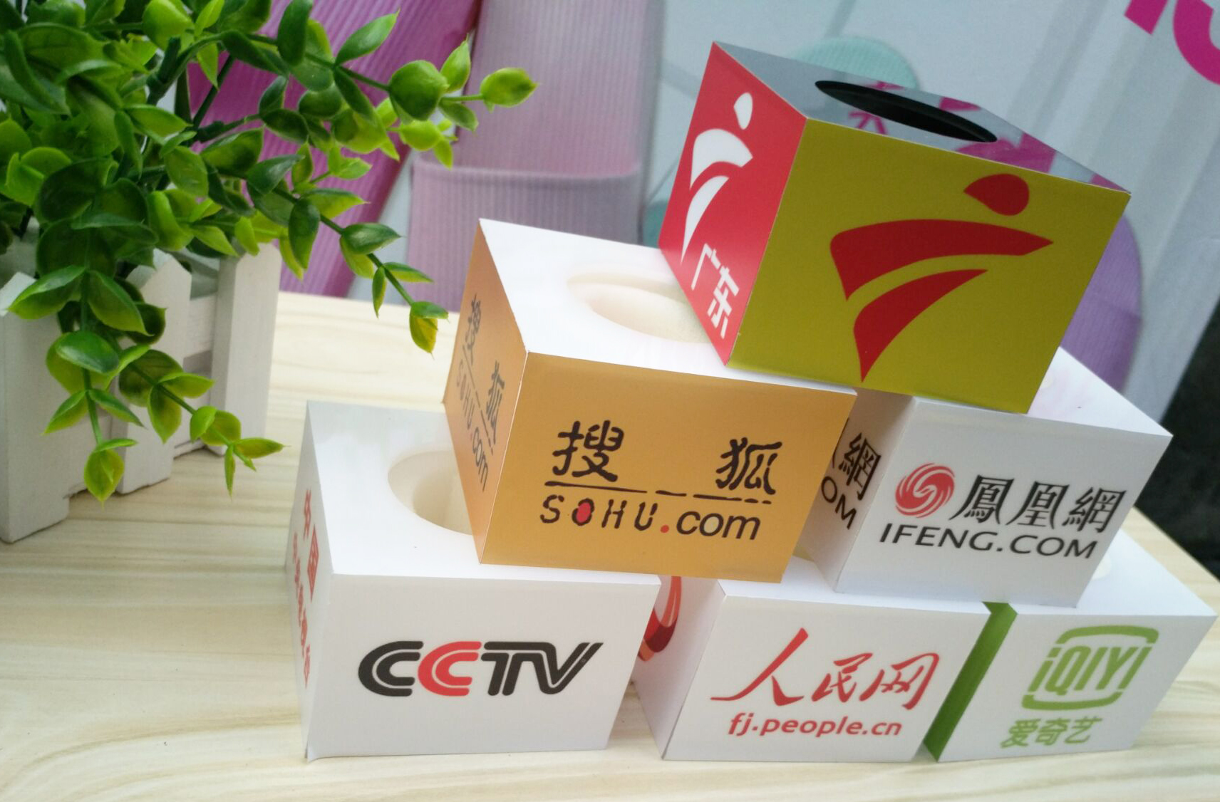 東莞廠家直銷麥克風(fēng)臺(tái)標(biāo)LOGO定制