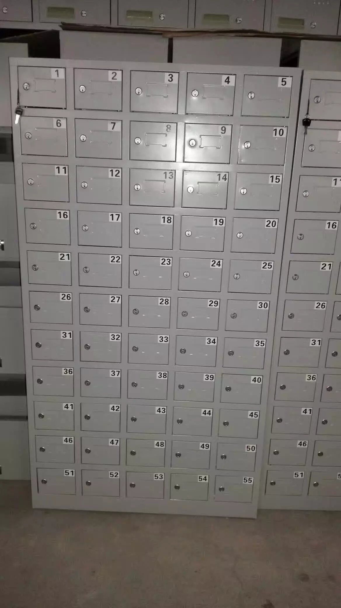 工廠車間鐵皮儲物柜 員工儲物柜 55門帶鎖儲物柜 百利豐廠家批發(fā)直銷
