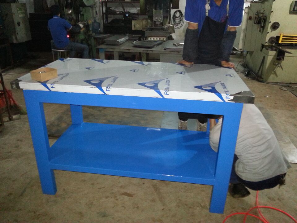 福建重型工作桌 不銹鋼包面工作桌 百利豐廠家按規(guī)格定制