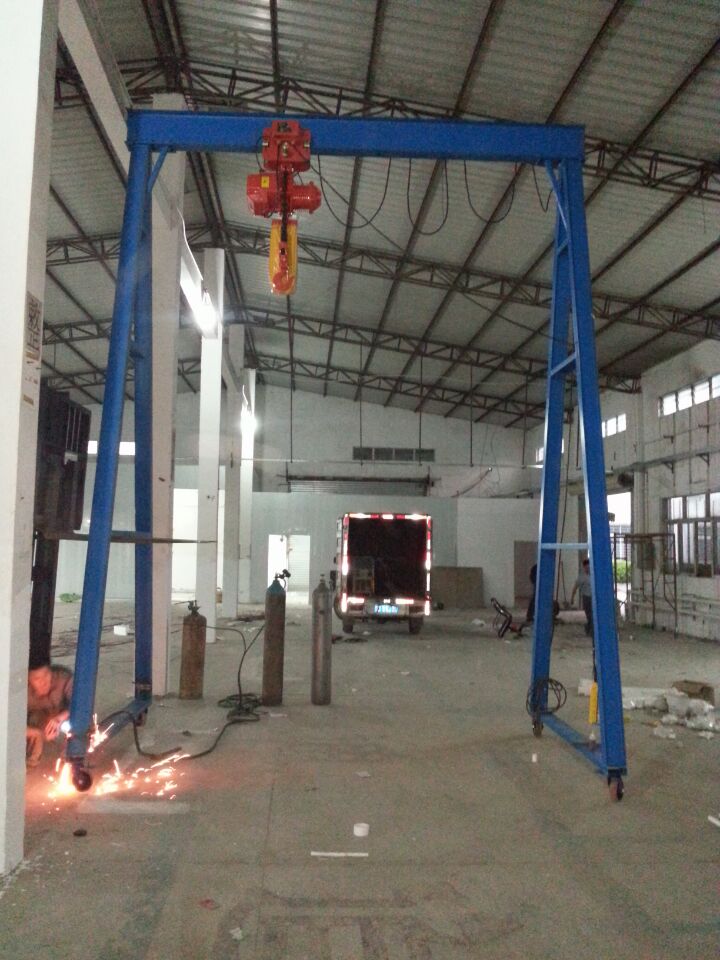供應(yīng)湖南龍門(mén)吊架 3噸電動(dòng)葫蘆龍門(mén)吊架 尺寸廠家按要求定制