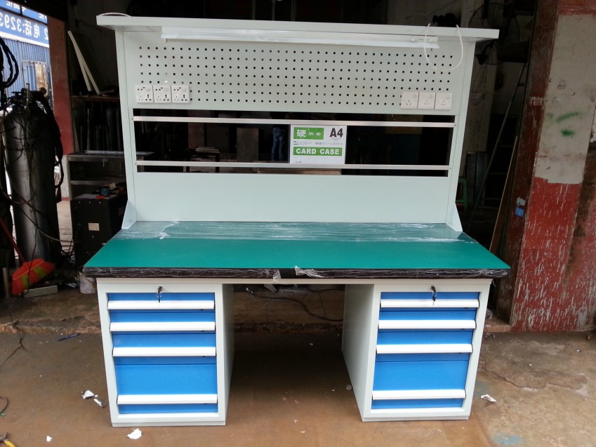 車間裝配工作臺(tái)生產(chǎn)廠家 2米長(zhǎng)防靜電工作臺(tái)價(jià)格