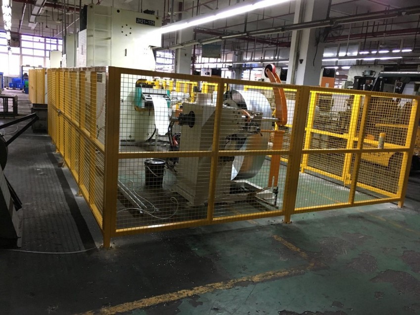 深圳松崗百利豐廠家定做工廠車間機(jī)器人防護(hù)網(wǎng) 倉庫隔離網(wǎng)