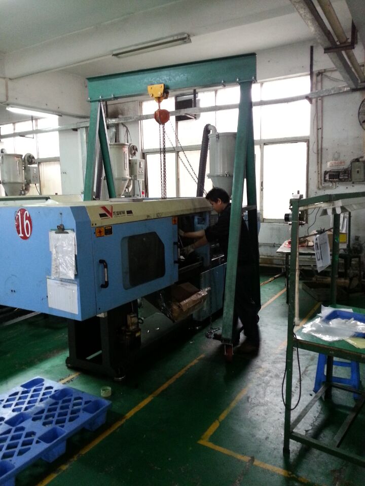注塑機裝卸模具吊架尺寸定做 移動模具吊架生產(chǎn)廠家