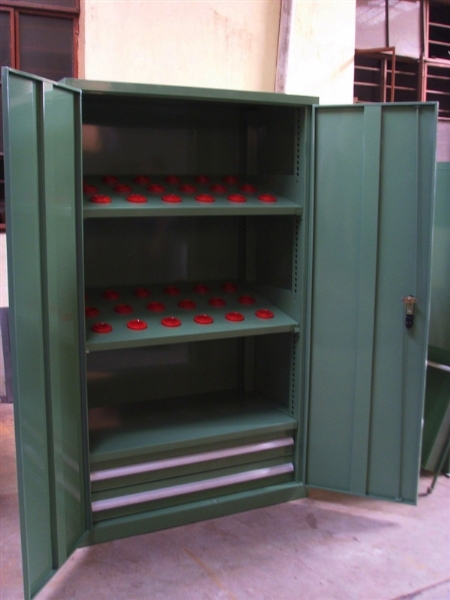 蘿崗刀具柜 帶輪子移動(dòng)刀具柜 對(duì)開門內(nèi)配HSK63刀套刀具柜