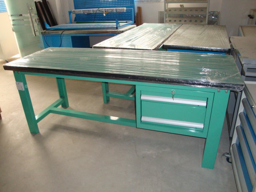 廠家直銷(xiāo)防靜電操作臺(tái) 車(chē)間裝配工作臺(tái) 帶吊二抽工作臺(tái)
