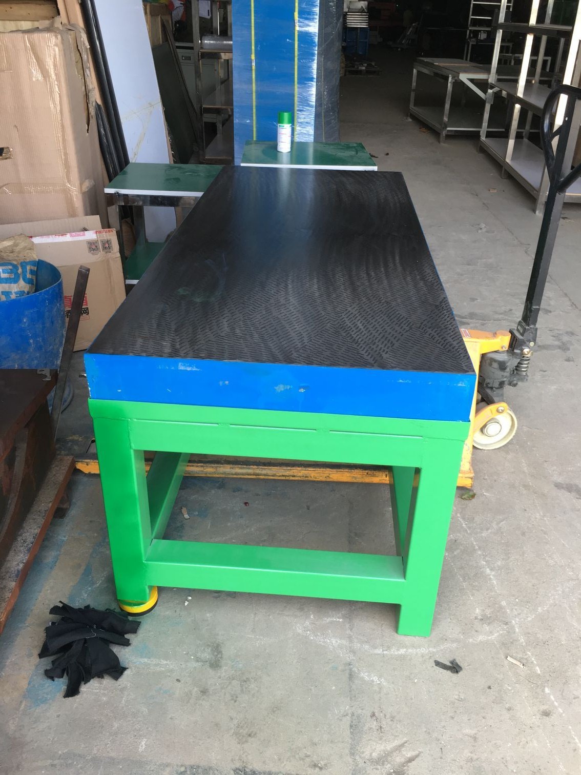 定制生產(chǎn)各種工作桌，模具工作桌，鋼板桌面工作桌，實木桌面工作桌