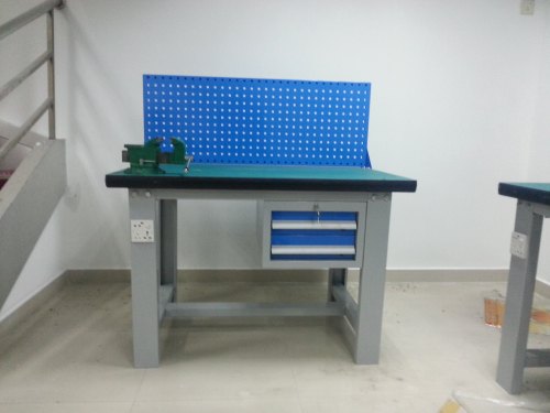 東莞輕型鉗工桌，重型鉗工桌，帶抽屜掛板式鉗工桌生產(chǎn)家