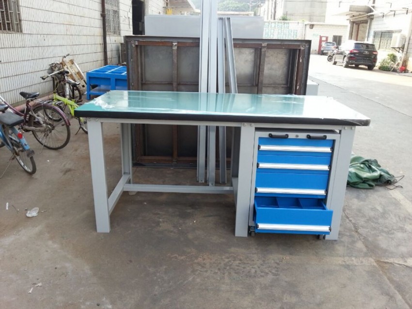 廠家現(xiàn)貨銷售復(fù)合板防靜電工作臺(tái)，帶抽屜式工作臺(tái)