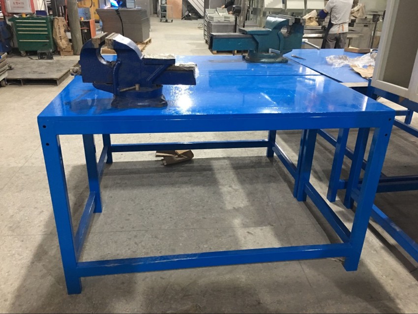 供應(yīng)東城工作臺(tái)，鐵板包面工作臺(tái)，帶虎鉗鐵板工作臺(tái)