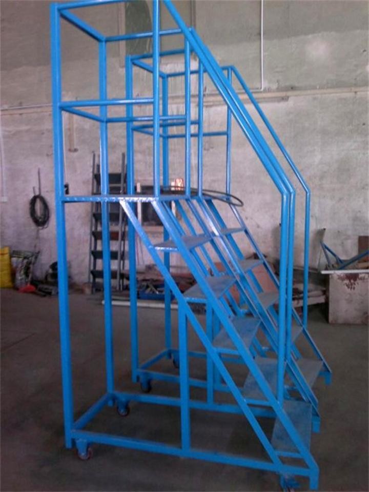 直銷(xiāo)樓崗藍(lán)色烤漆登高車(chē)，惠州不銹鋼登高車(chē)，1米8高登高車(chē)