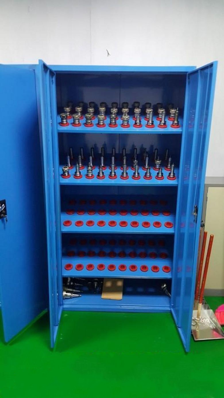 雙開門刀具柜圖片 bt50刀具柜生產(chǎn)廠家
