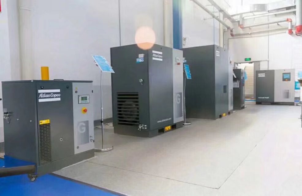 空壓機(jī)設(shè)備銷售遼寧葫蘆島市節(jié)能省電實(shí)用螺桿式二級(jí)壓縮空壓機(jī)選開山牌長(zhǎng)春銷售處設(shè)備維修