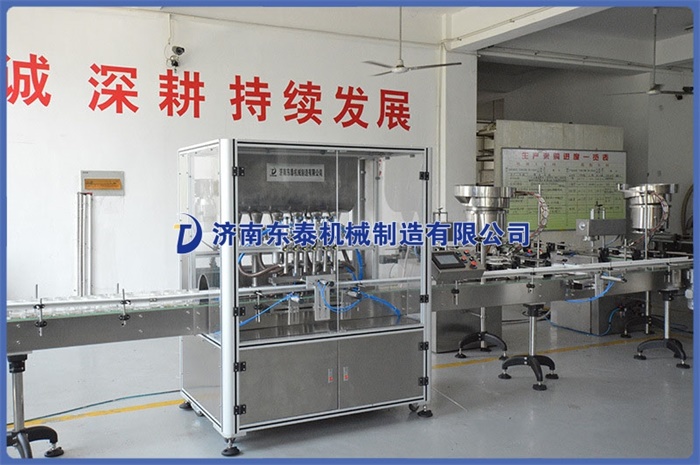 香菇醬灌裝機(jī)灌裝過程中不污染瓶口，精雕細(xì)琢每一個細(xì)節(jié)