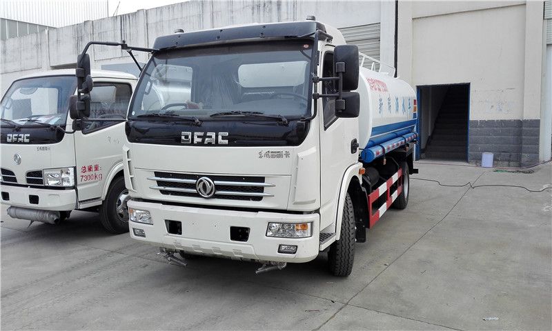 雅安福田8噸灑水車
