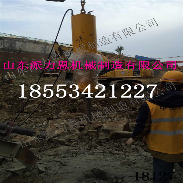 江西德興機(jī)載巖石破石機(jī)調(diào)試現(xiàn)場(chǎng)