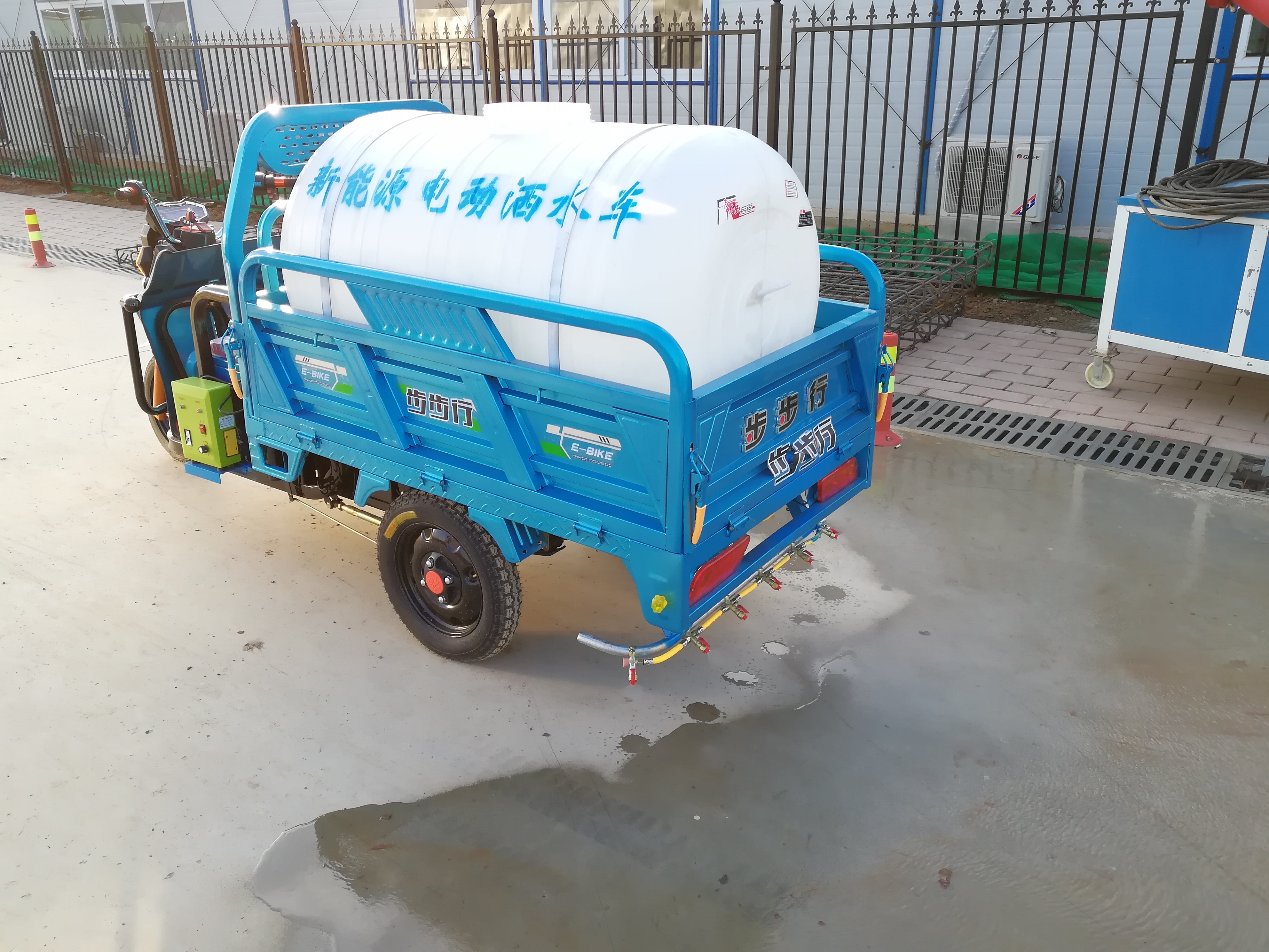 山東新能源電動(dòng)灑水車(chē)新款電動(dòng)灑水車(chē)廠家
