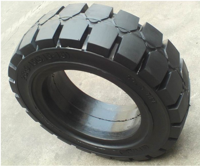 工具車輪胎815-15配套鋼圈實(shí)心輪胎價(jià)格
