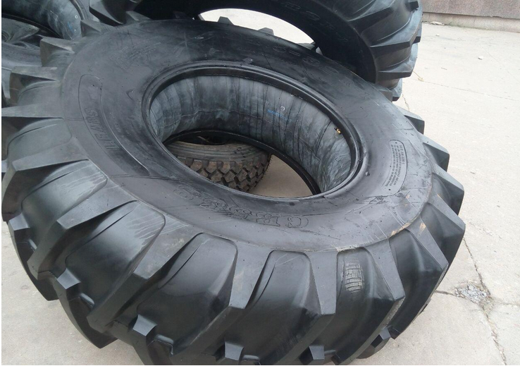 黃南東方紅拖拉機(jī)輪胎460/85R46鴻鑫宇橡膠正品批發(fā)廠家報(bào)價(jià)